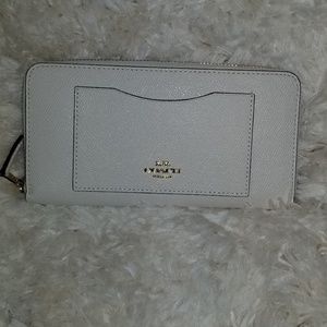 Coach Ziparound Wallet W/Front I.D. Pocket in Chal